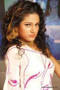 শাবনাজ সাদিয়া ইমি, বাংলাদেশি র‌্যাম্প মডেল এবং অভিনেত্রী,