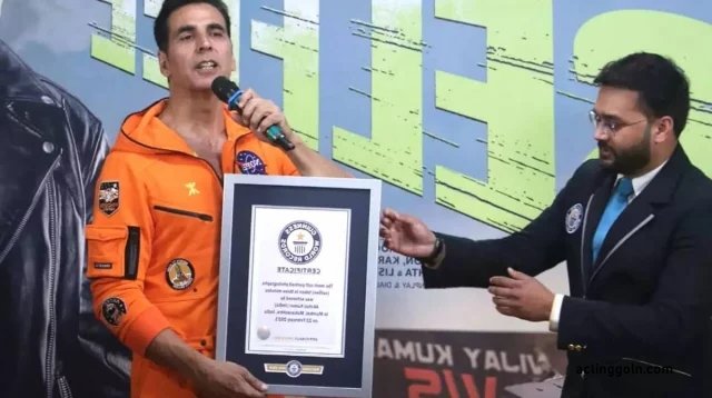 সবচেয়ে বেশি সেলফি তুলে বিশ্বরেকর্ড গড়লেন অক্ষয় | সারা সপ্তাহের খবর