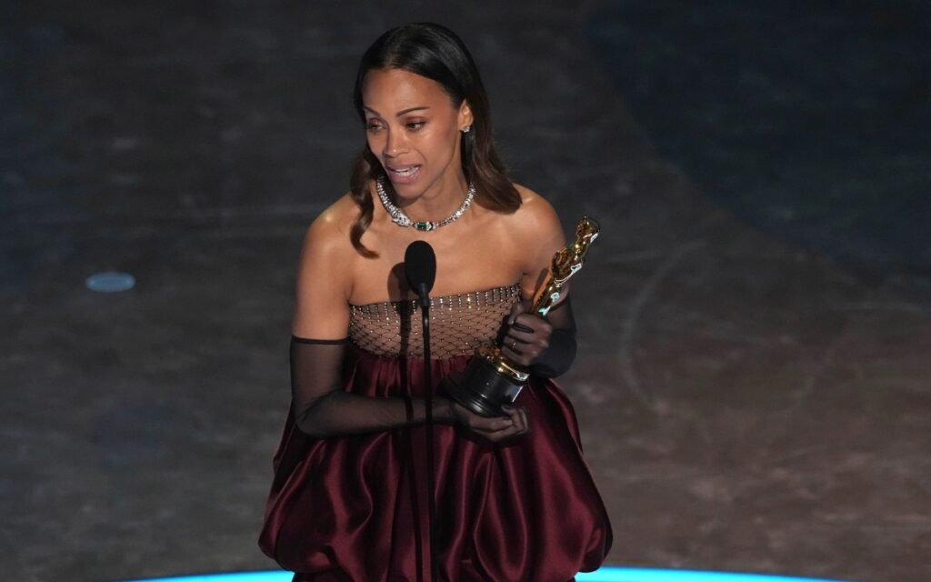 ৯৭তম অস্কারে ইতিহাস গড়লেন জোয়ি সালদানা 2 ৯৭তম অস্কারে ইতিহাস গড়লেন জোয়ি সালদানা