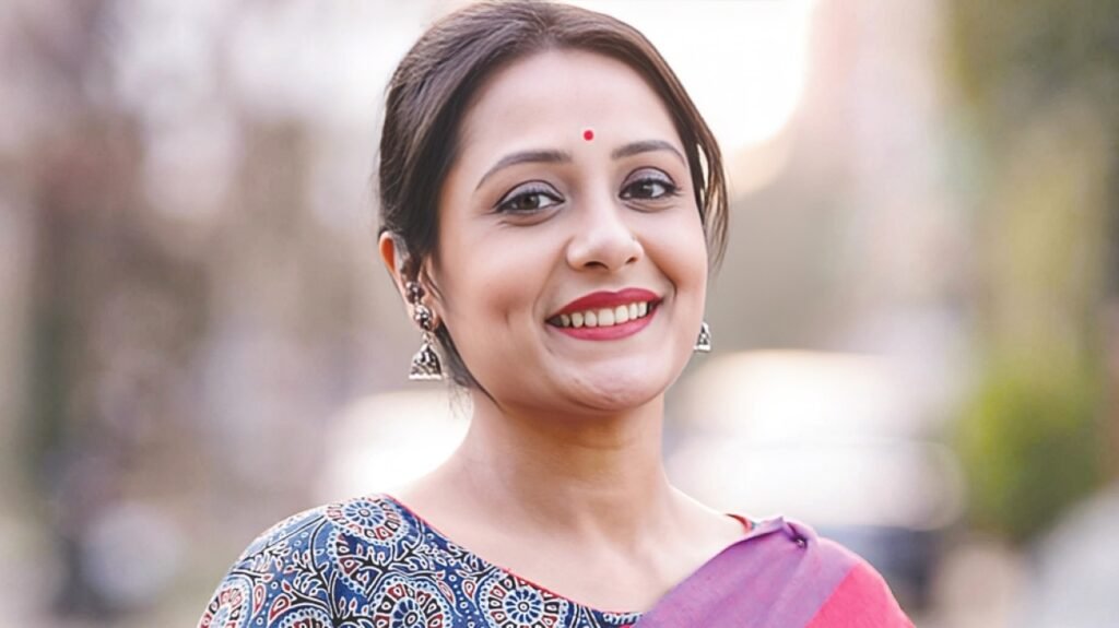 ভুয়া আইডি নিয়ে বিরক্ত অপি করিম: ‘তাদের কাছে আমার সব খবর থাকে’ 2 ভুয়া আইডি নিয়ে বিরক্ত অপি করিম