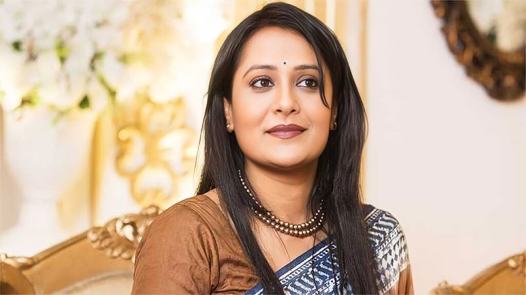 ভুয়া আইডি নিয়ে বিরক্ত অপি করিম: ‘তাদের কাছে আমার সব খবর থাকে’ 3 ভুয়া আইডি নিয়ে বিরক্ত অপি করিম
